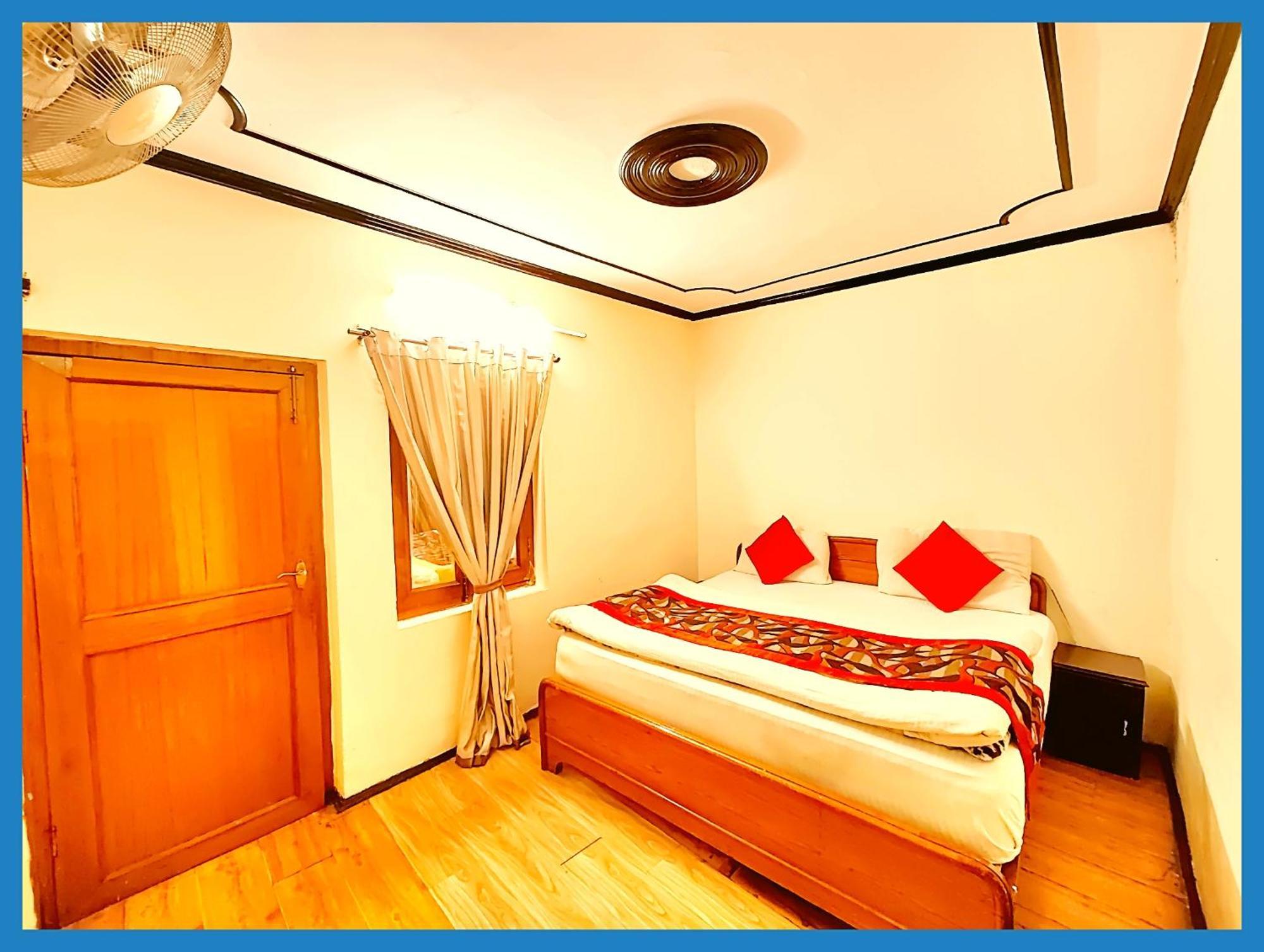 The Moon ! Premium - Parking & Lift Facilities -hygiene And Spacious - A Rated In Nainital