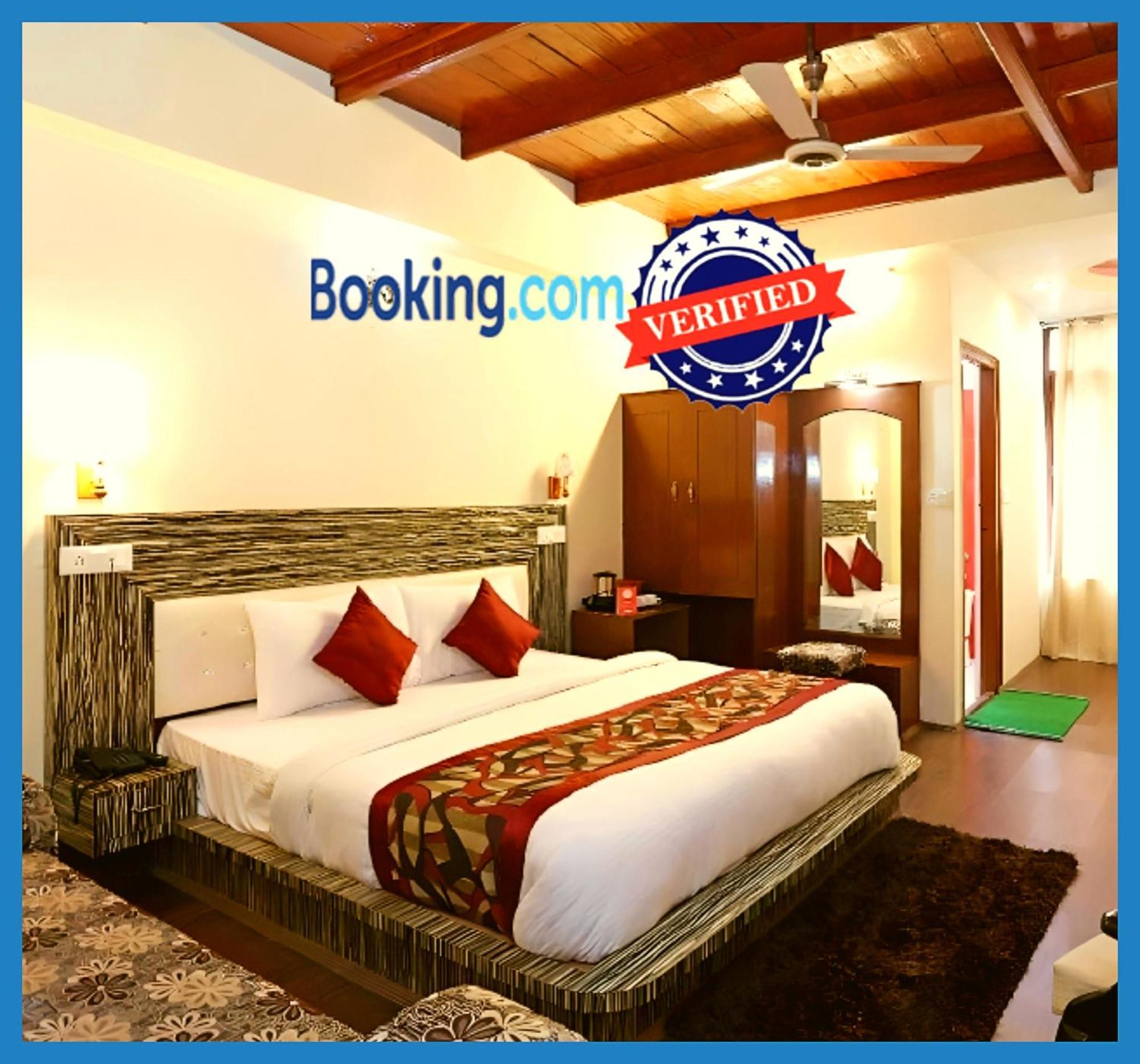 The Moon ! Premium - Parking & Lift Facilities -hygiene And Spacious - A Rated In Hotel