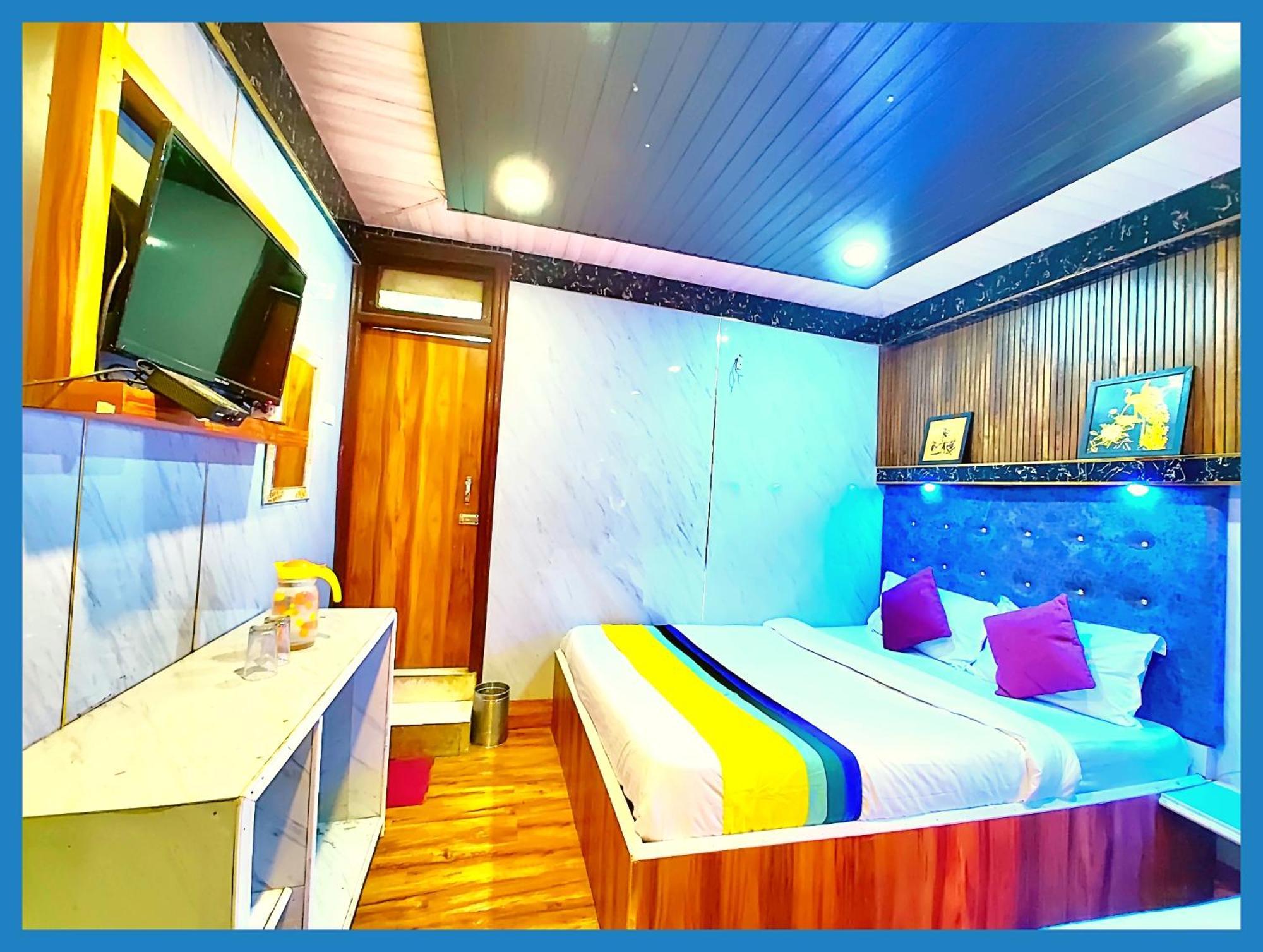 Nainital The Flat#Tiess Near Boat House Club And Naini Lake - Prime Location & Luxury Room - Excellent Customer Service Awarded
