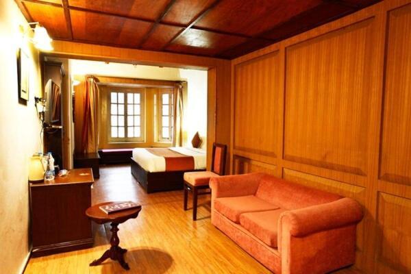 Hotel The Palace Belvedere Walkable Distance From Mall Road 4*
