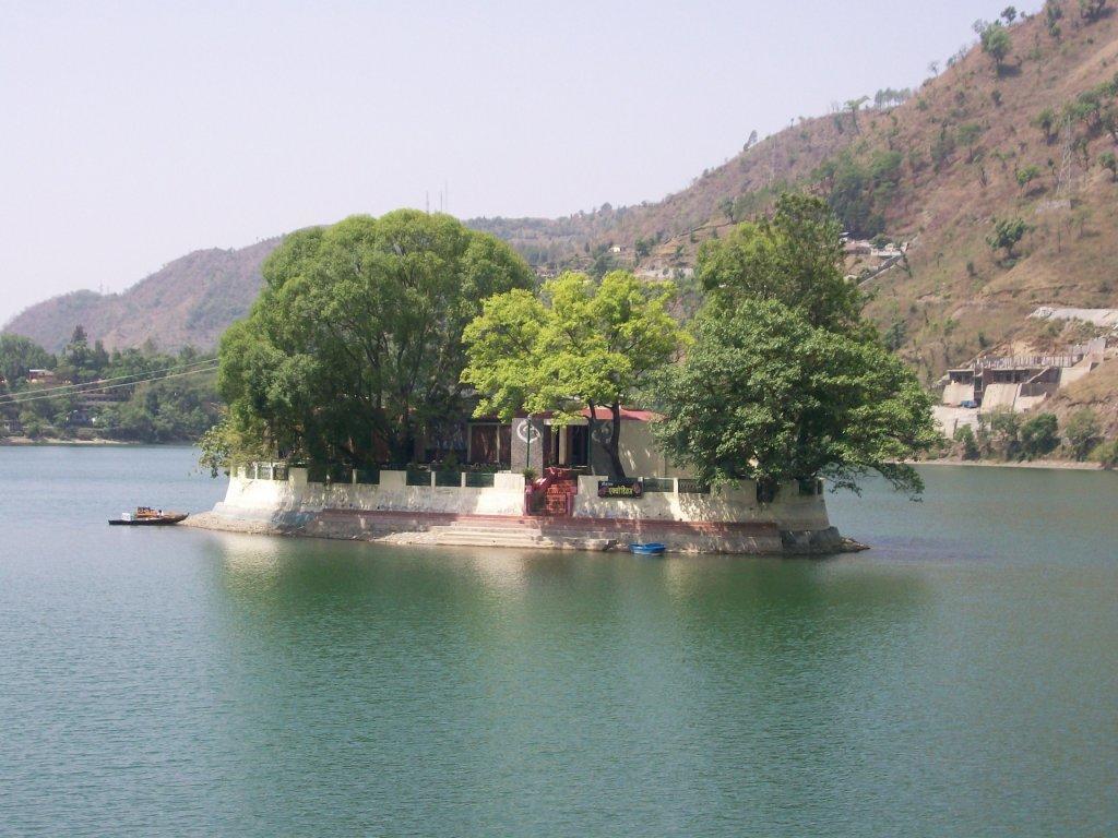 Adb Royal Rossett, Bhimtal Hotel 3*