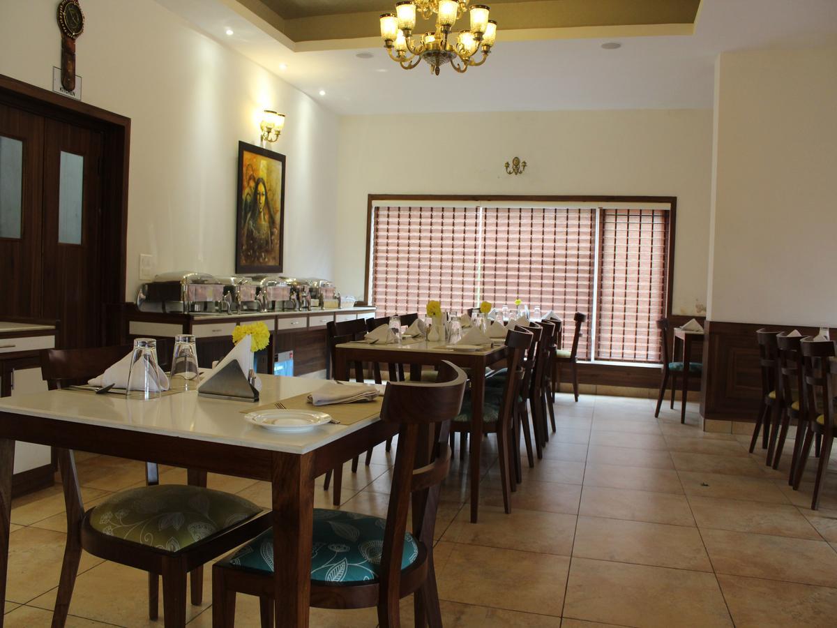 Oyo 2531 Hotel Una Comfort Misty Oak Hotel 3*