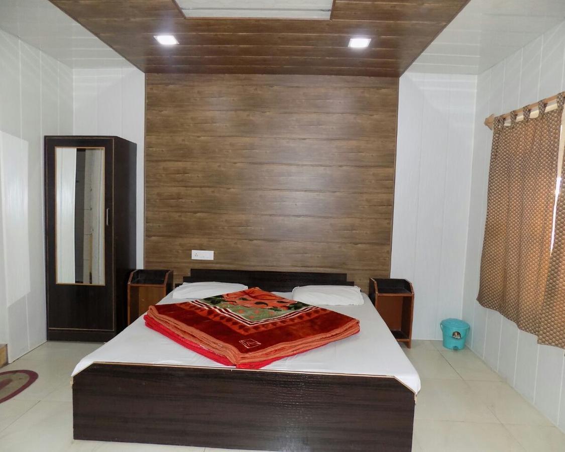 Hotel Neelam Raj *