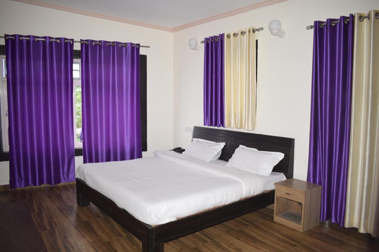 Hotel Oyo 23298 Uttaranchal 3*