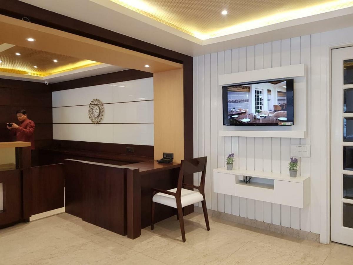 Hotel Clarks Inn Bhowali, Nainital 3*