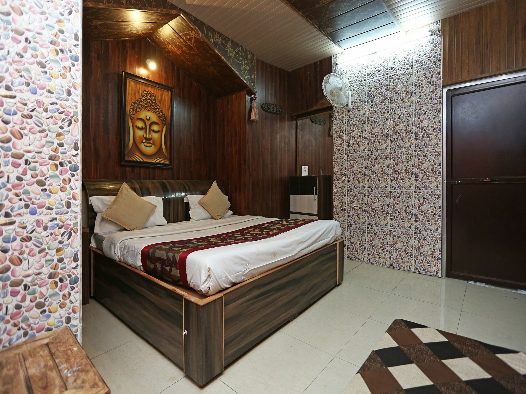 Hotel Oyo 10660 Long View 3*