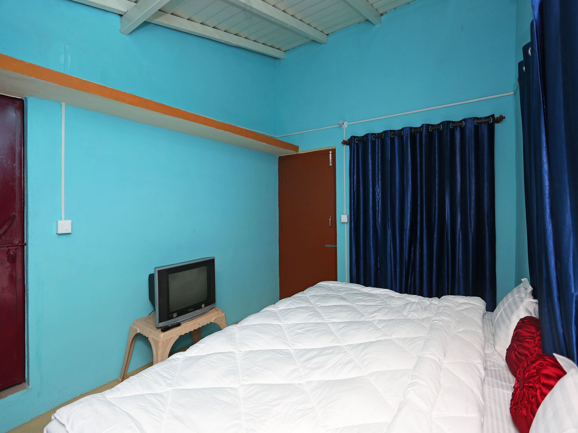 Oyo 77999 Twobk Hilltop Guest house