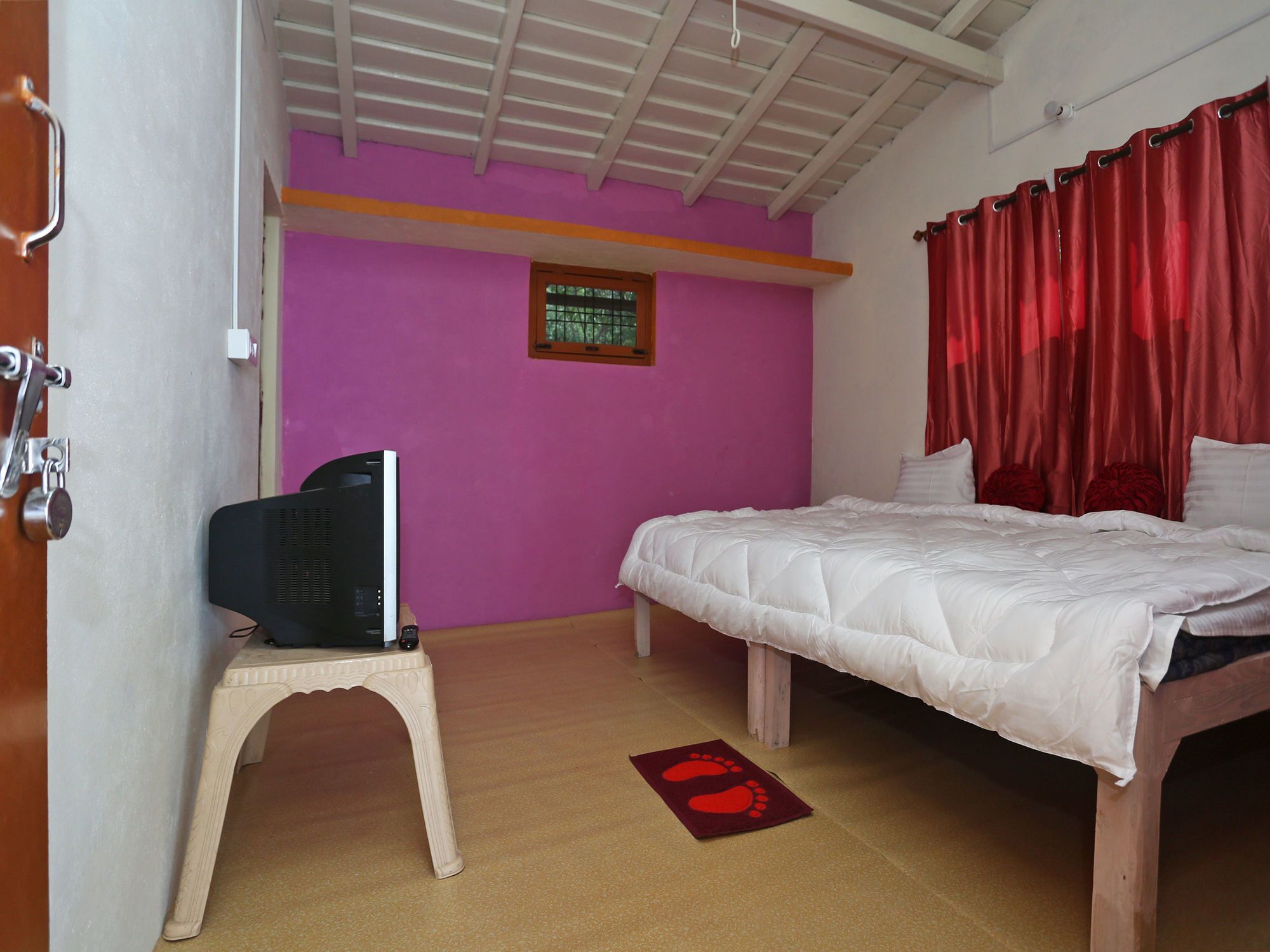 Oyo 77999 Twobk Hilltop Guest house Nainital