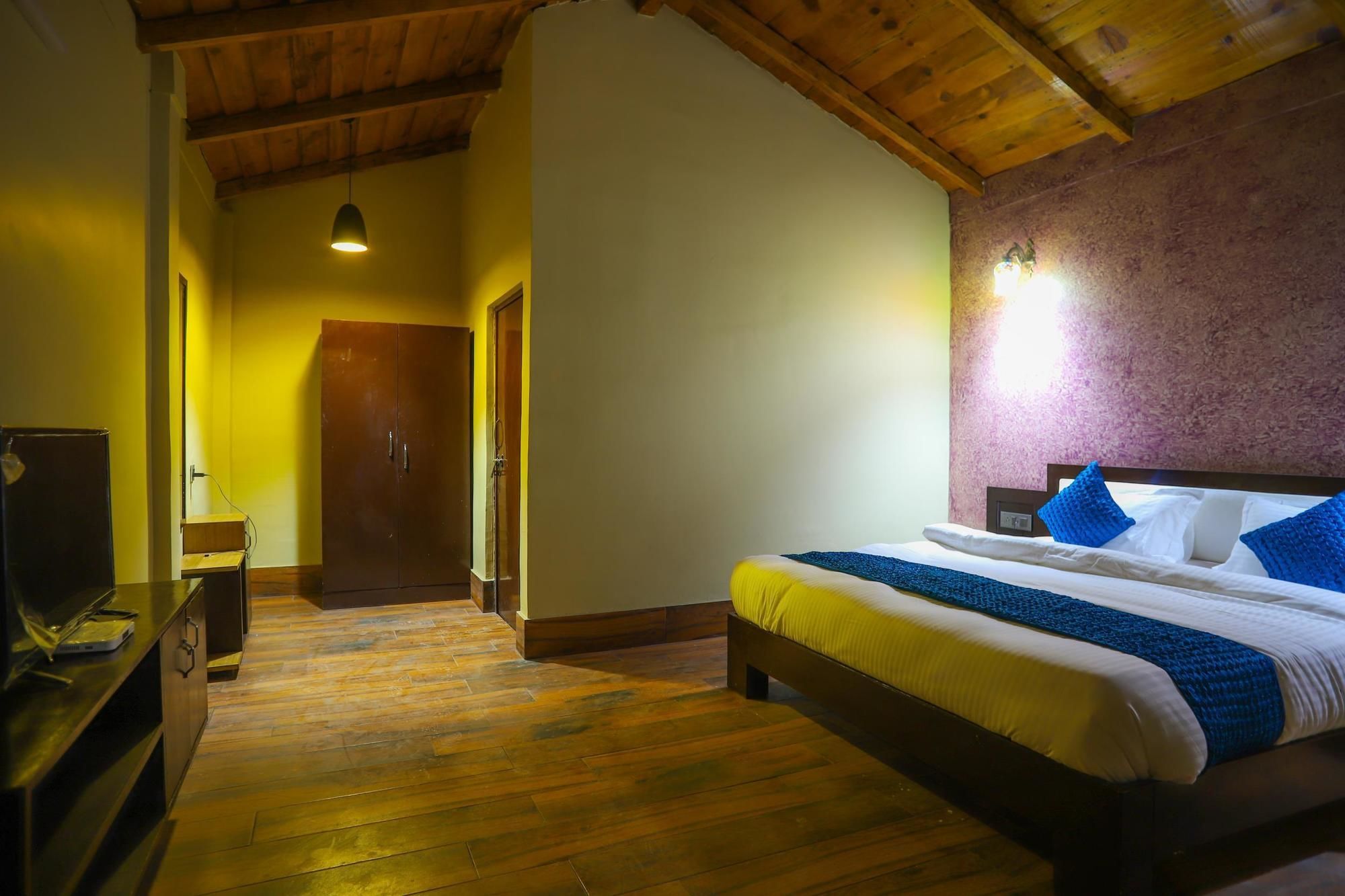 Hotel The Jungle Pool Nainital