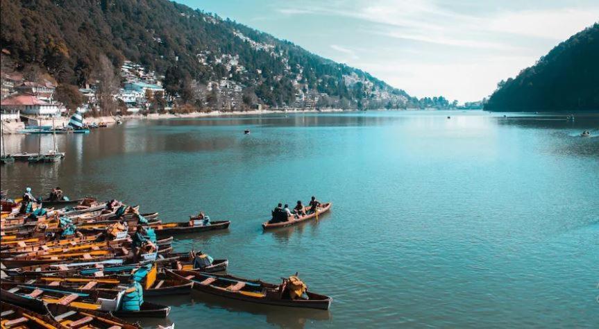 Grg Chinar Lake View Hotel Nainital