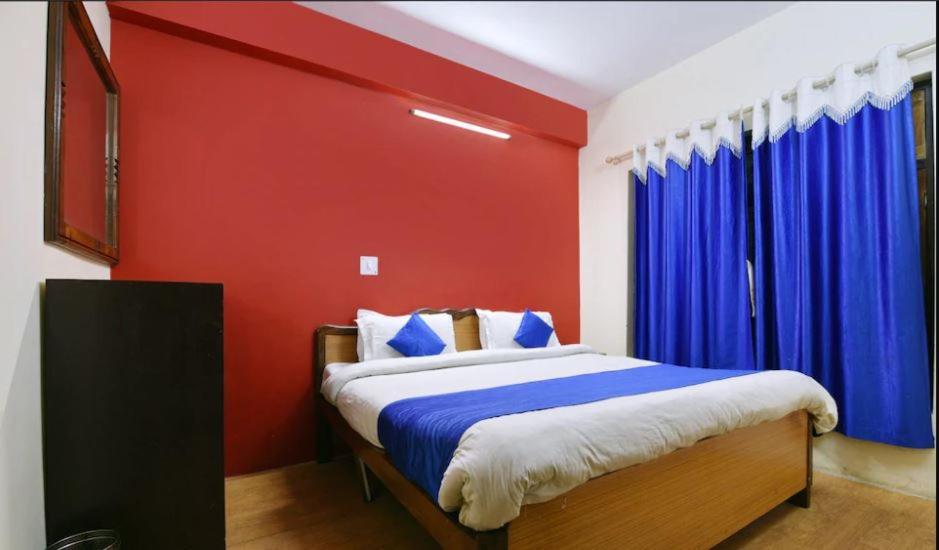 Hotel Grg Chinar Lake View *