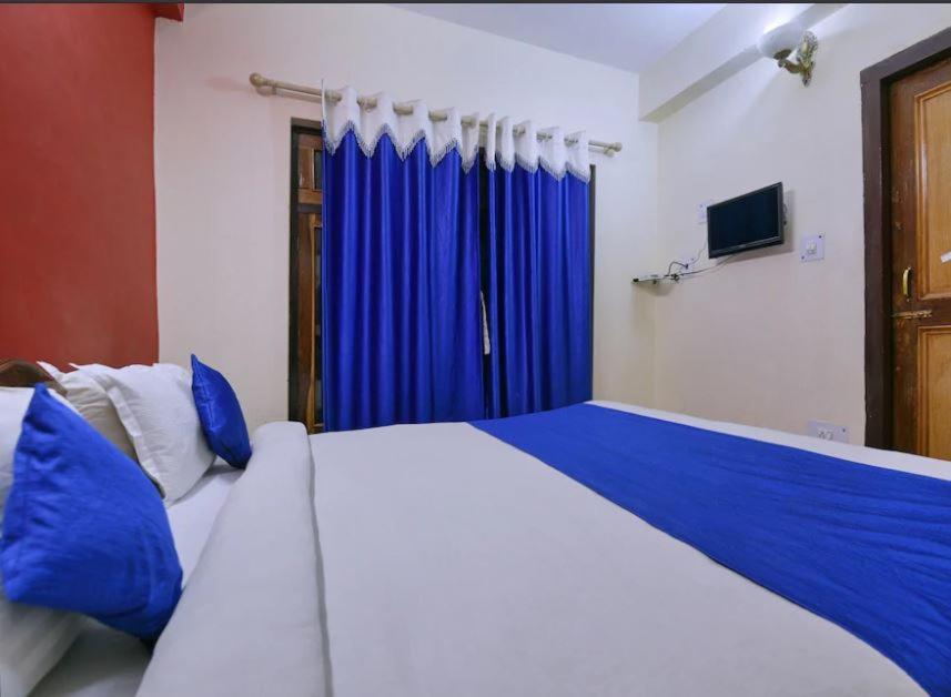 Hotel Grg Chinar Lake View