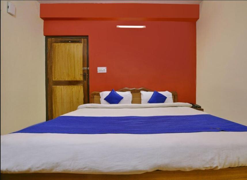 Grg Chinar Lake View Hotel Nainital